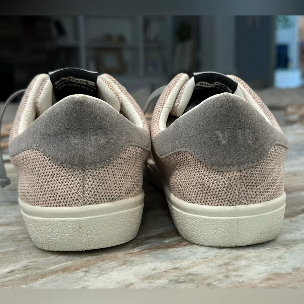 Women’s VINTAGE HAVANA Fly Salmon multi sneaker- Size 9